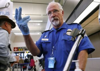 Эта коллекция предметов, изъятых у авиапассажиров службой TSA сделает ваш день