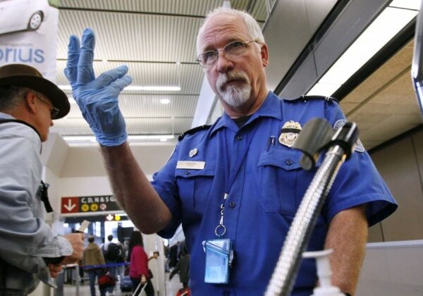 Эта коллекция предметов, изъятых у авиапассажиров службой TSA сделает ваш день