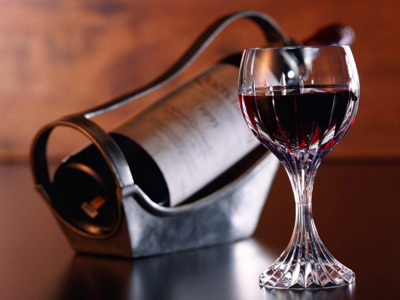 Красное вино помогает избавиться от проблем с психикой
