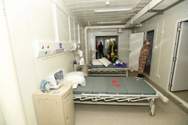 Фотография: Экстренная помощь: внутри китайской больницы для зараженных коронавирусом, построенной всего за 9 дней №9 - BigPicture.ru