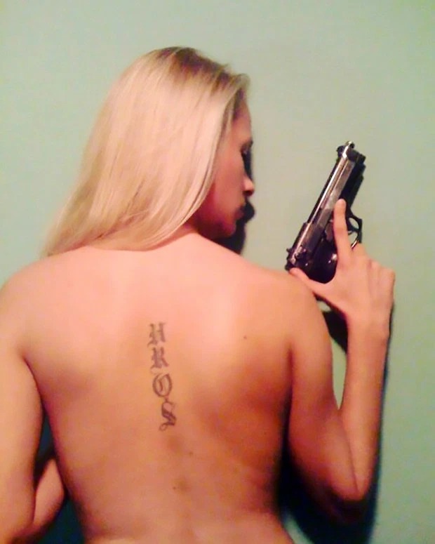 Фотография: Кокаина за решеткой: сербскую модель задержали с пакетами героина, каннабиса и пистолетами №6 - BigPicture.ru