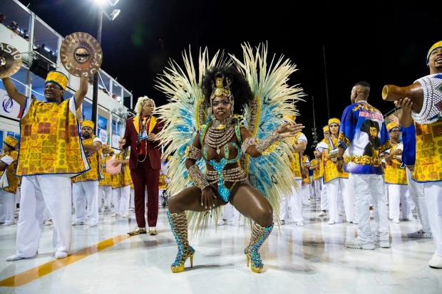 Фотография: Буйство красок и эмоций: в Рио-де-Жанейро стартовал ежегодный карнавал №3 - BigPicture.ru