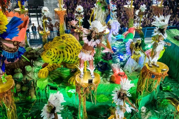 Фотография: Буйство красок и эмоций: в Рио-де-Жанейро стартовал ежегодный карнавал №6 - BigPicture.ru