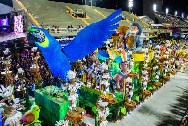 Фотография: Буйство красок и эмоций: в Рио-де-Жанейро стартовал ежегодный карнавал №7 - BigPicture.ru