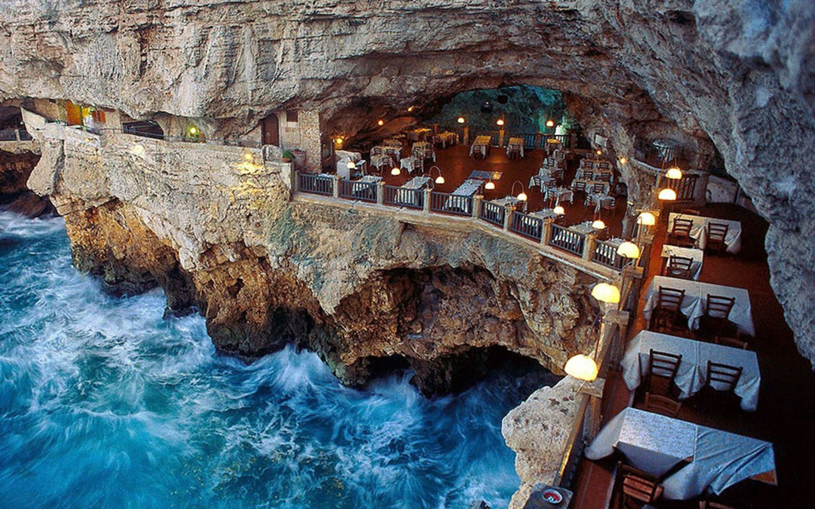 Bigpicture ru italian cave restaurant grotta palazzese polignano mare 31 italy0116