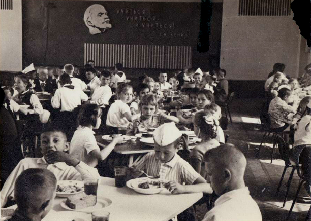 Чем кормили детей в советских учреждениях