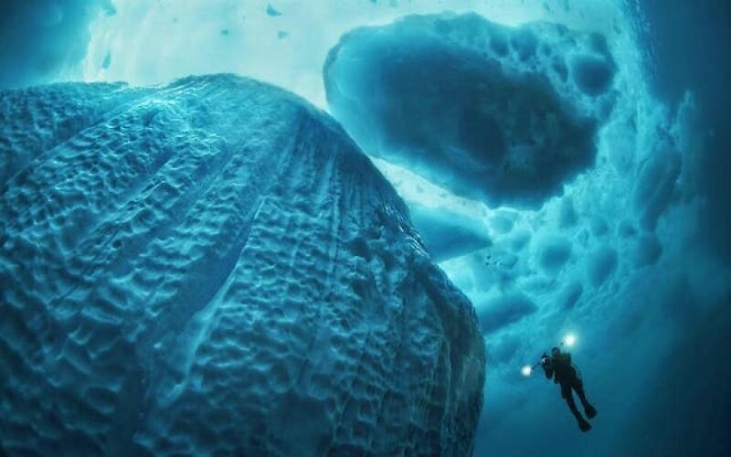 Фотография: 11 редких и впечатляющих фото айсберга в Гренландии от фотографа Тобиаса Фридриха №12 - BigPicture.ru