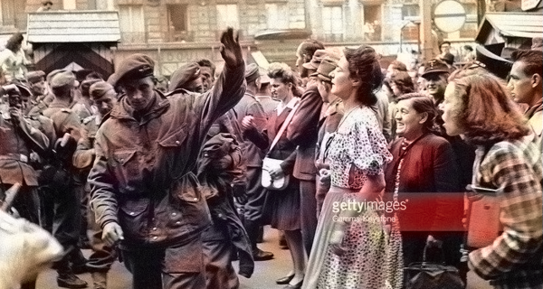 Почему французы в 1944 году били в центре Парижа американцев