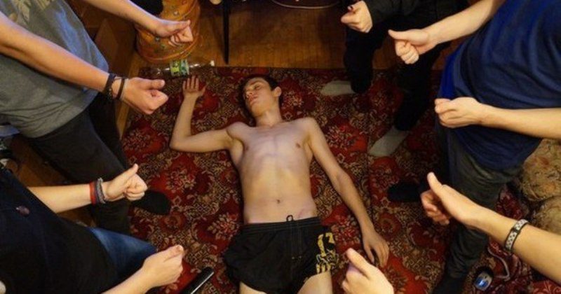 Треш и угар молодежных вечеринок: фото, которые не должны были оказаться в сети