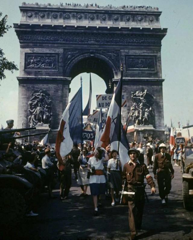Фотография: Почему французы в 1944 году били в центре Парижа американцев №6 - BigPicture.ru