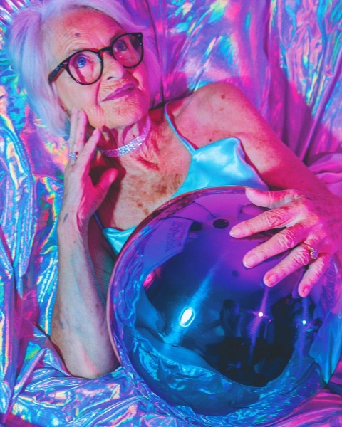 Фотография: 91-летняя бабуля-зажигалка Элен Рут ван Винкл, или Как нужно встречать старость №22 - BigPicture.ru