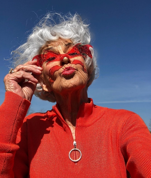 Фотография: 91-летняя бабуля-зажигалка Элен Рут ван Винкл, или Как нужно встречать старость №8 - BigPicture.ru