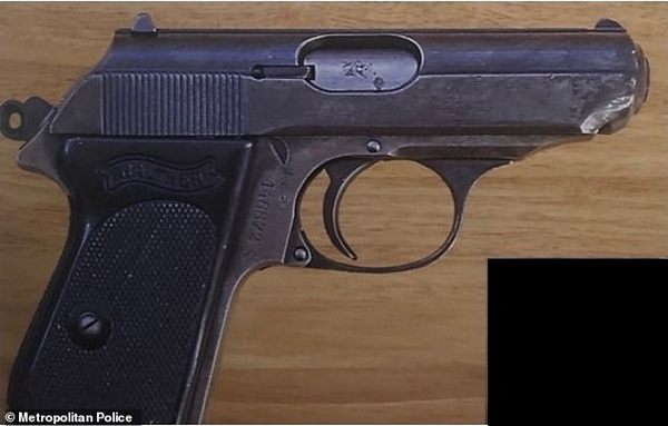 Фотография: В Лондоне похитили коллекцию оружия Джеймса Бонда на сумму 122 тысячи долларов №3 - BigPicture.ru