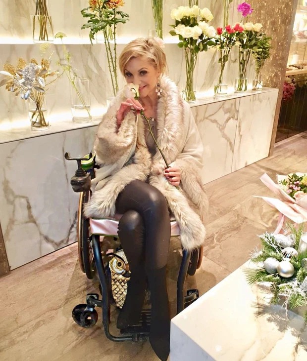 Фотография: Британка передвигается на коляске, но продолжает жить яркой интимной жизнью после несчастного случая №5 - BigPicture.ru
