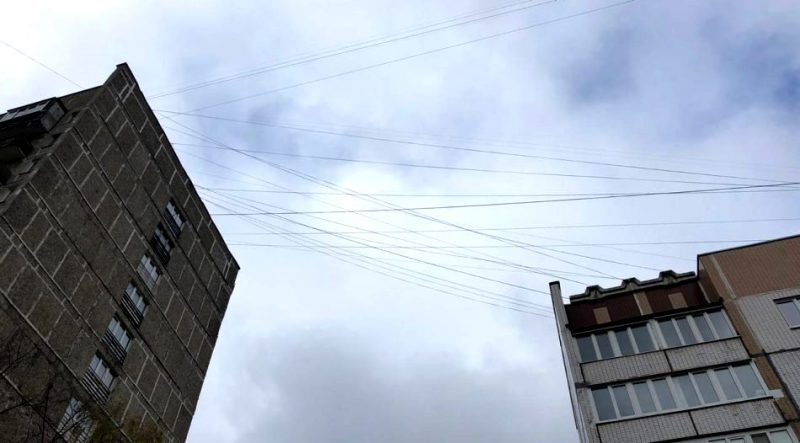 Фотография: Кто и зачем протягивает между домами провода №5 - BigPicture.ru