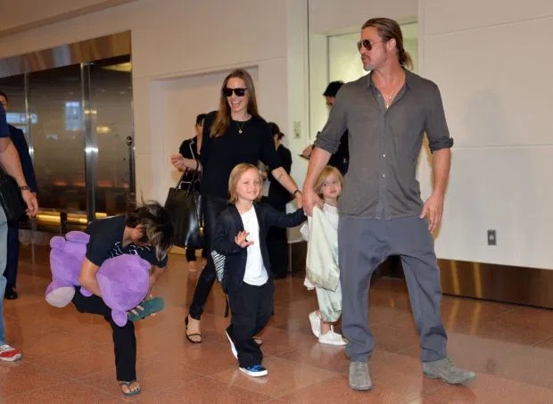 Фотография: Почему бывшая жена Брэда Питта, Анджелина Джоли, запрещает Дженнифер Энистон видеться с их детьми №2 - BigPicture.ru