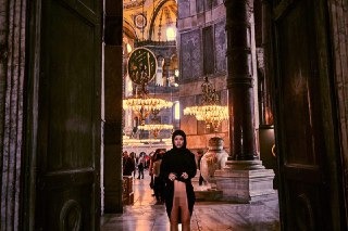 Скандально известной модели Playboy грозит тюрьма за обнаженное фото в турецкой мечети