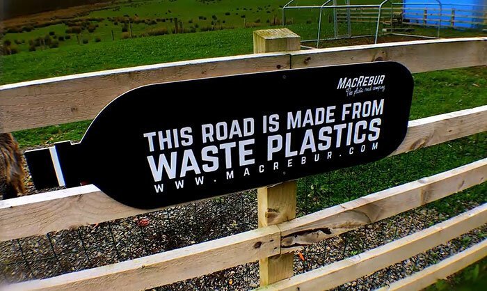 Фотография: Как в Британии мусор из пластиковых бутылок превращают в суперпрочные дороги №11 - BigPicture.ru