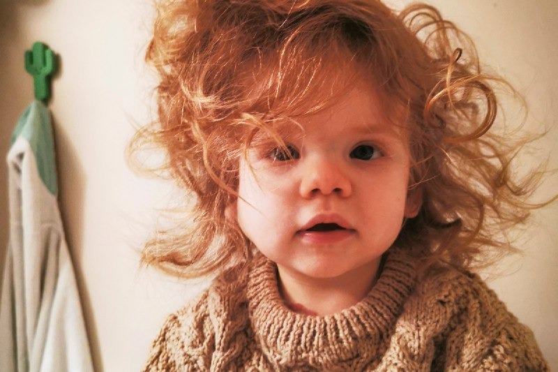 Фотография: Златовласка: девочка с роскошной копной волос умиляет пользователей соцсетей №1 - BigPicture.ru