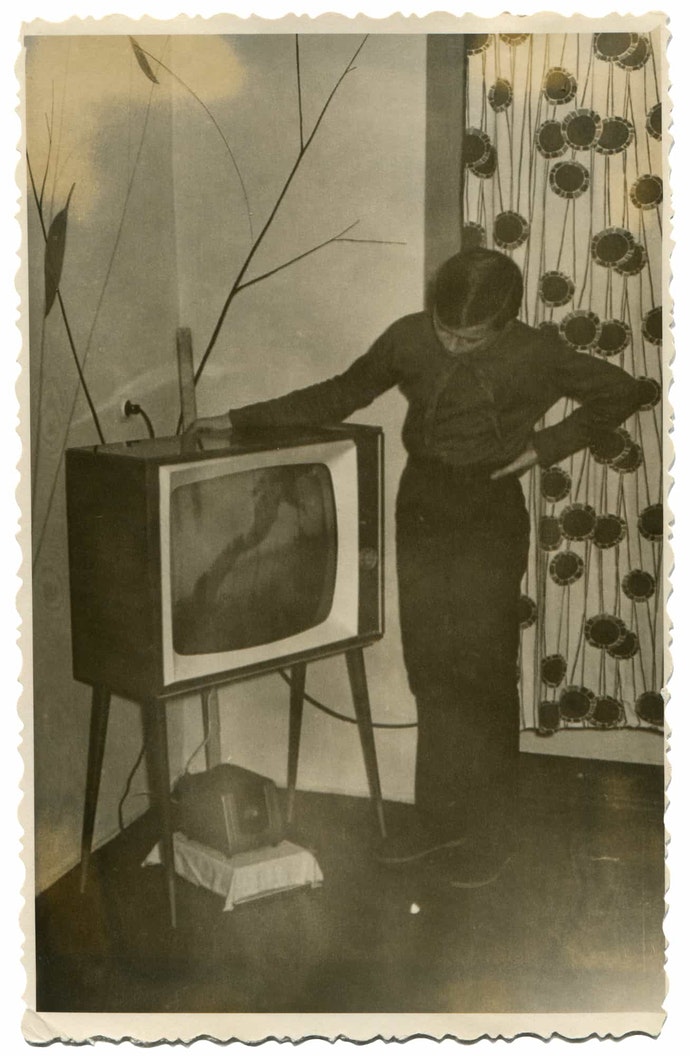 Советские люди и их первый телевизор фото