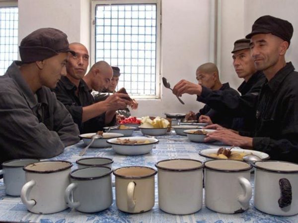 Фотография: Тюремные разносолы: чем кормят заключенных в США и России №2 - BigPicture.ru