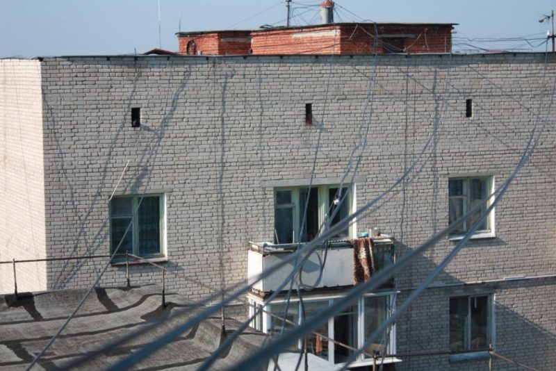Фотография: Кто и зачем протягивает между домами провода №6 - BigPicture.ru