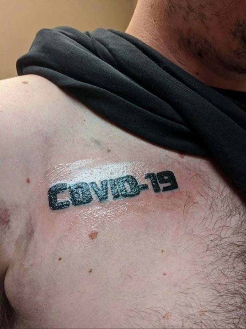 Фотография: 18 татуировок, посвященных новому вирусу COVID-19 №18 - BigPicture.ru