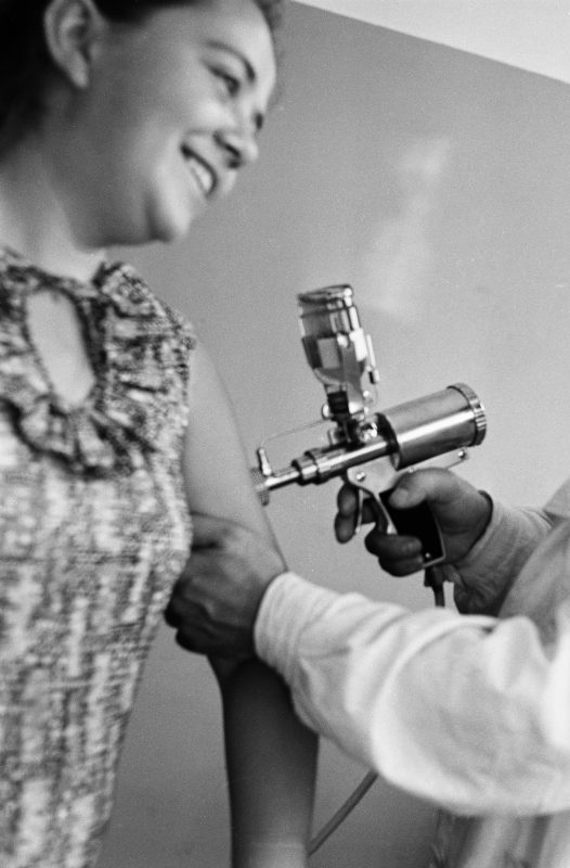 Фотография: Как за месяц предотвратили эпидемию черной оспы в Москве в 1960 году №17 - BigPicture.ru