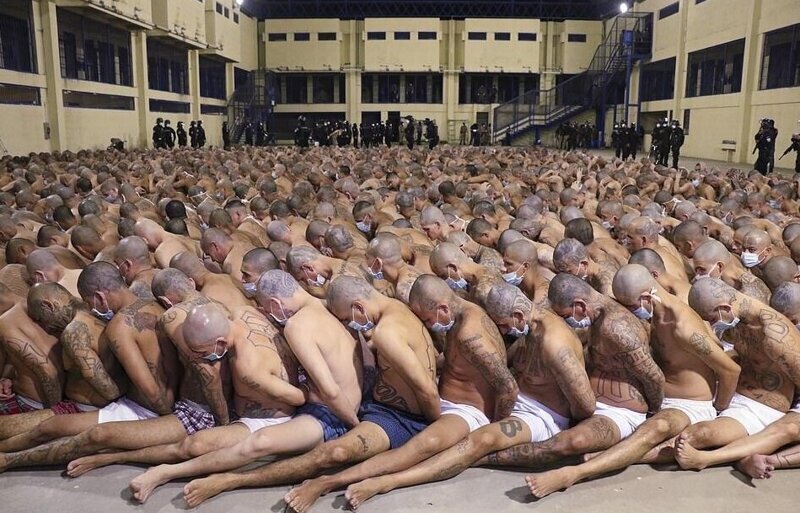 Фотография: Коронавирус против банд: в тюрьмах Сальвадора ужесточили режим, наплевав на карантин №6 - BigPicture.ru