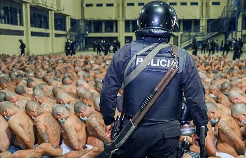 Фотография: Коронавирус против банд: в тюрьмах Сальвадора ужесточили режим, наплевав на карантин №8 - BigPicture.ru