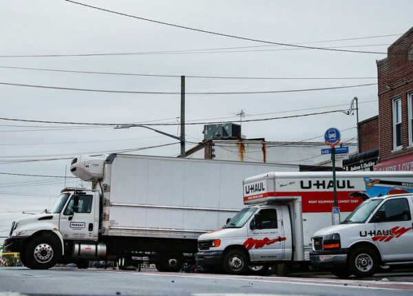 В Нью-Йорке обнаружены грузовики с десятками трупов, часть из них уже начала разлагаться