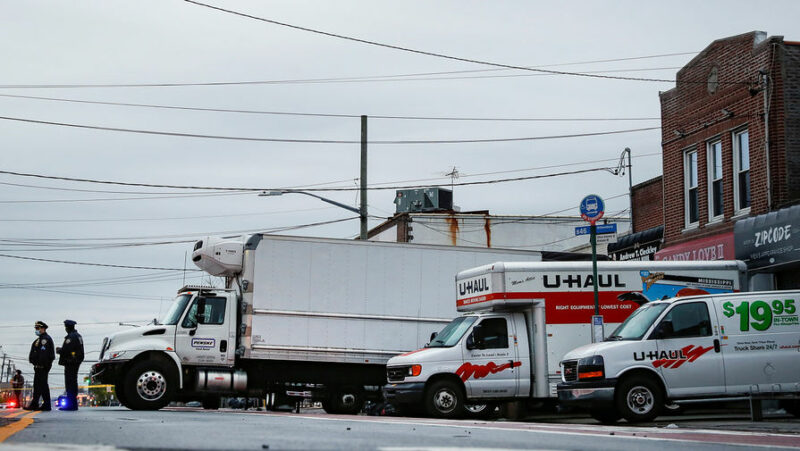 Фотография: В Нью-Йорке обнаружены грузовики с десятками трупов, часть из них уже начала разлагаться №1 - BigPicture.ru