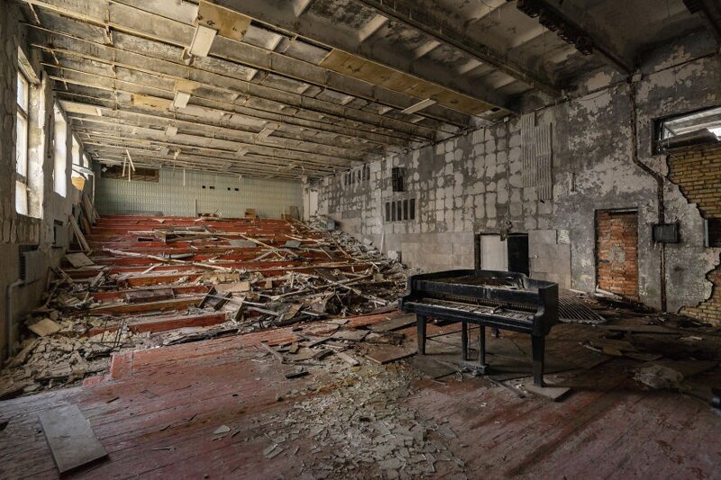Фотография: Когда умолкла музыка: печальные пианино в заброшенных зданиях №9 - BigPicture.ru