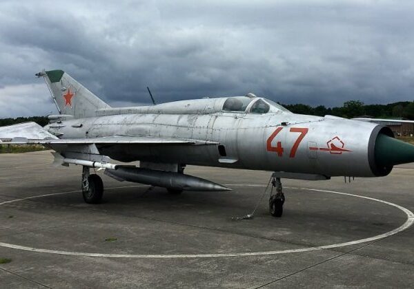 Как советский летчик ошибся аэродромом и едва не сдал НАТО секретный самолет