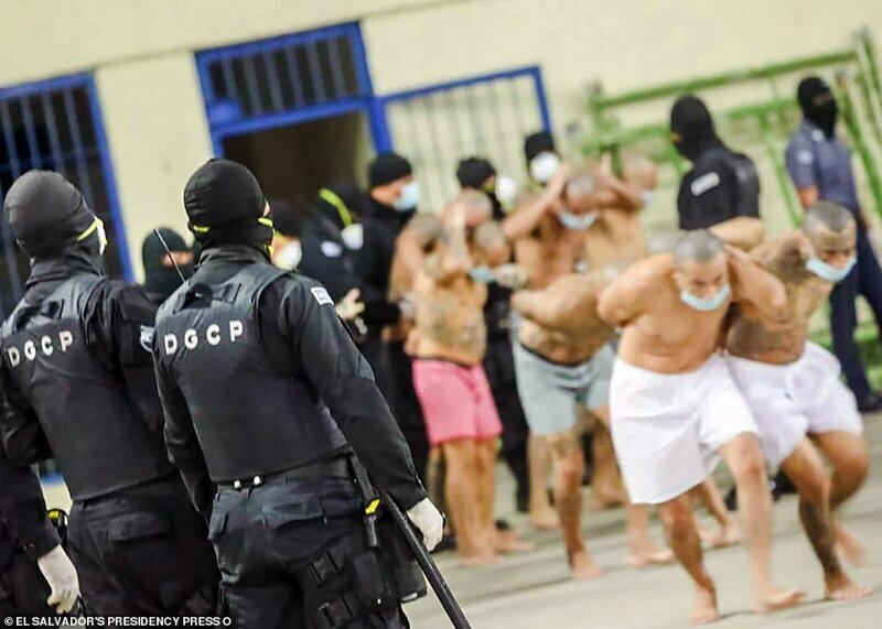 Фотография: Коронавирус против банд: в тюрьмах Сальвадора ужесточили режим, наплевав на карантин №9 - BigPicture.ru