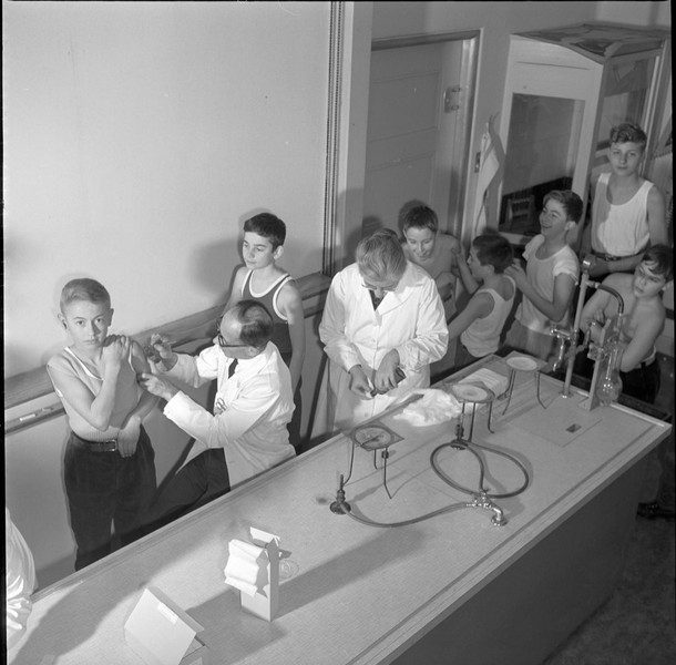 Фотография: Как за месяц предотвратили эпидемию черной оспы в Москве в 1960 году №15 - BigPicture.ru