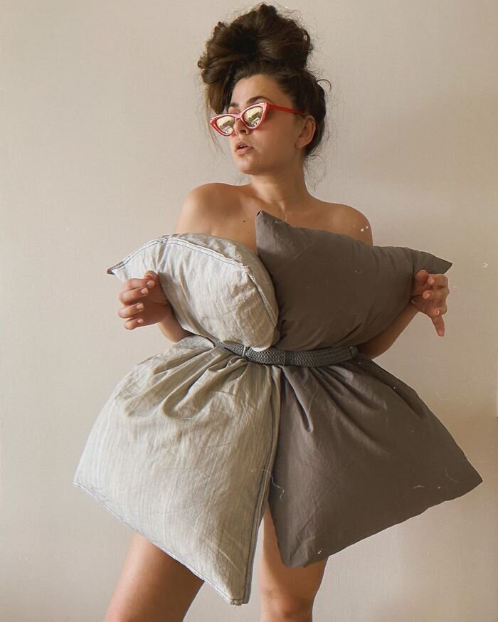 Фотография: В Сети появился новый карантинный тренд — платье-подушка №31 - BigPicture.ru