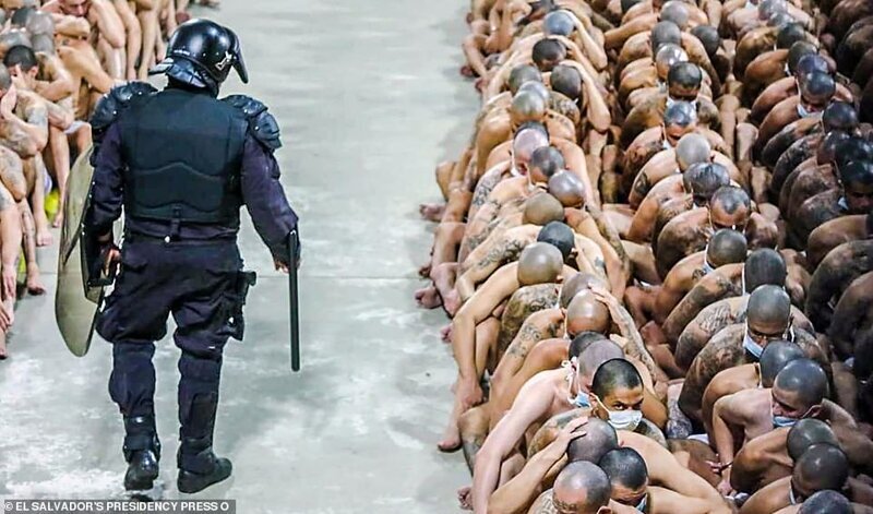 Фотография: Коронавирус против банд: в тюрьмах Сальвадора ужесточили режим, наплевав на карантин №4 - BigPicture.ru