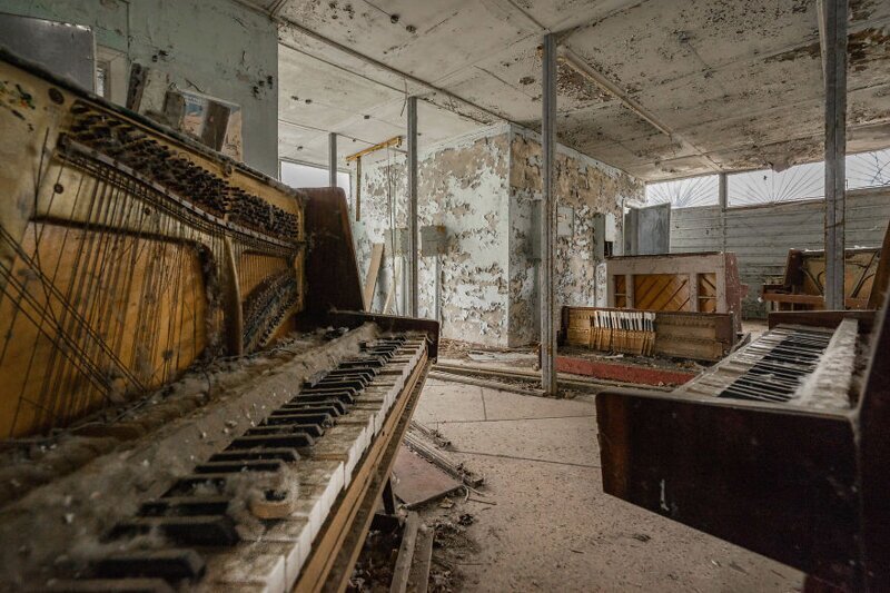 Фотография: Когда умолкла музыка: печальные пианино в заброшенных зданиях №16 - BigPicture.ru