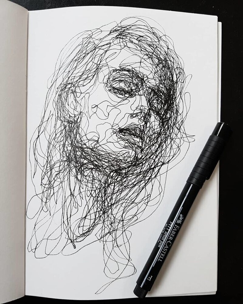 Фотография: Каляки-маляки Лиз Й Ахмет: художница создает необычные женские портреты из каракуль №27 - BigPicture.ru