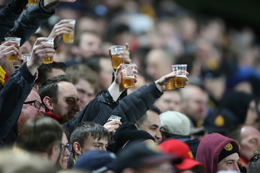 Фотография: Британские ученые потратят огромную сумму, чтобы узнать, почему футбольные фанаты напиваются №2 - BigPicture.ru