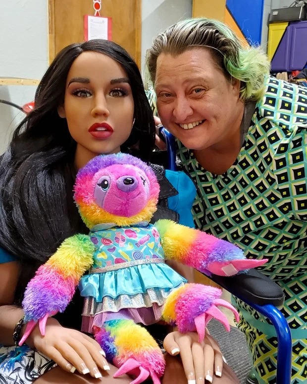 Фотография: Третий — не лишний: супруги утверждают, что секс-кукла спасла их полигамный брак №10 - BigPicture.ru