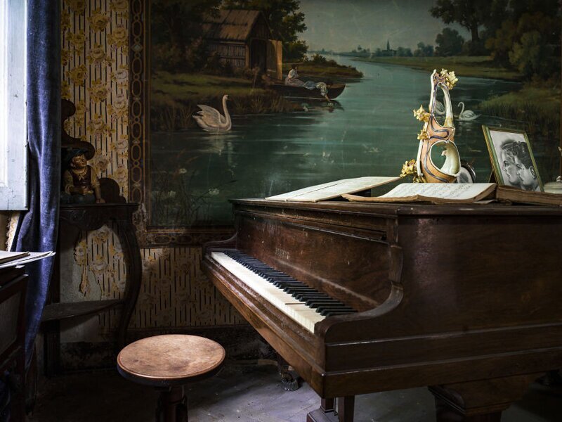 Фотография: Когда умолкла музыка: печальные пианино в заброшенных зданиях №10 - BigPicture.ru