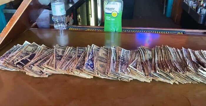 Фотография: Деньги на стенах: как хозяйка американского бара выкрутилась в сложных условиях пандемии №4 - BigPicture.ru