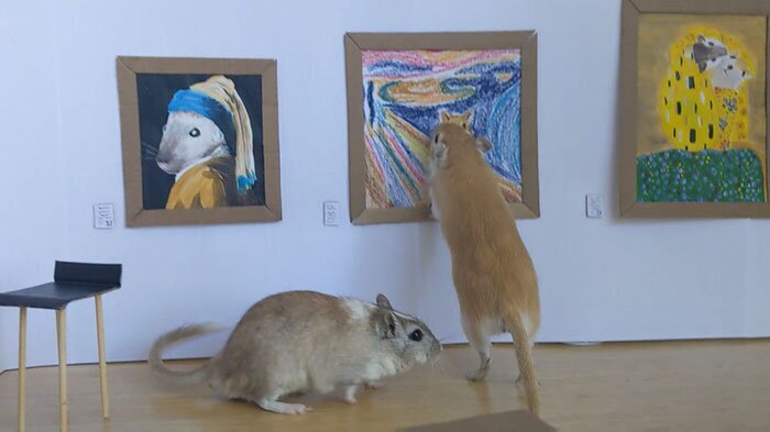 Фотография: Зачем в Лондоне открыли крошечную арт-галерею для мышей-песчанок №8 - BigPicture.ru
