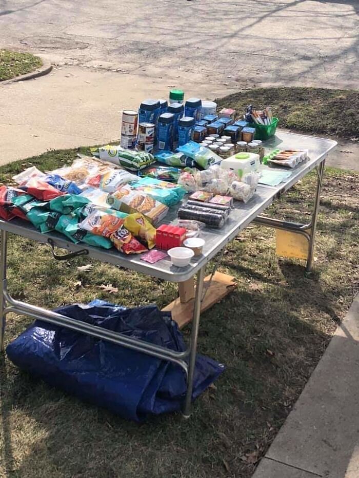 Фотография: Как американцы помогают ближним в условиях пандемии: благотворительный базар для соседей №6 - BigPicture.ru