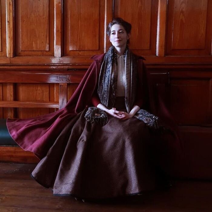 Фотография: Модное путешествие во времени: девушка в исторических нарядах очаровала Сеть №15 - BigPicture.ru
