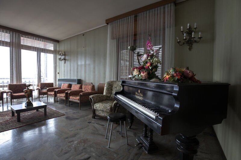 Фотография: Когда умолкла музыка: печальные пианино в заброшенных зданиях №20 - BigPicture.ru