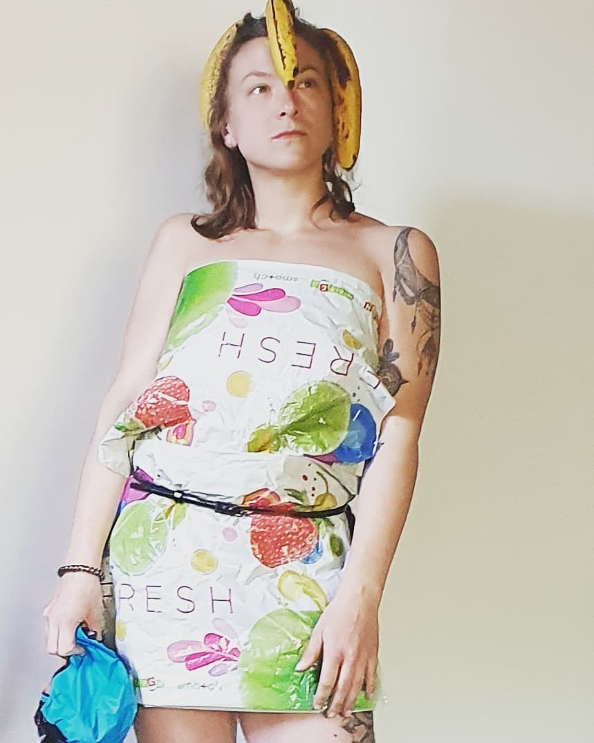 Фотография: Карантинная одежка: пользовательницы Инстаграма делают платья из пакетов №6 - BigPicture.ru