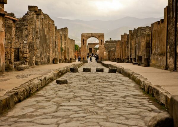 Приглашаем в виртуальный тур по раскопкам в Помпеях